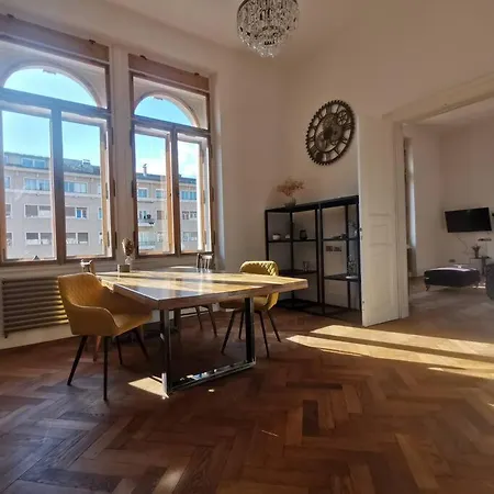 Philip Mansion Apartment *