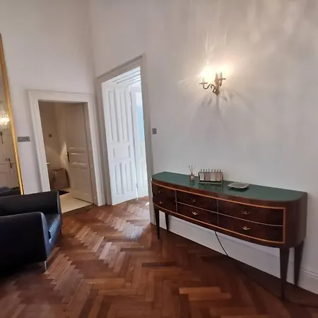 Philip Mansion Apartment